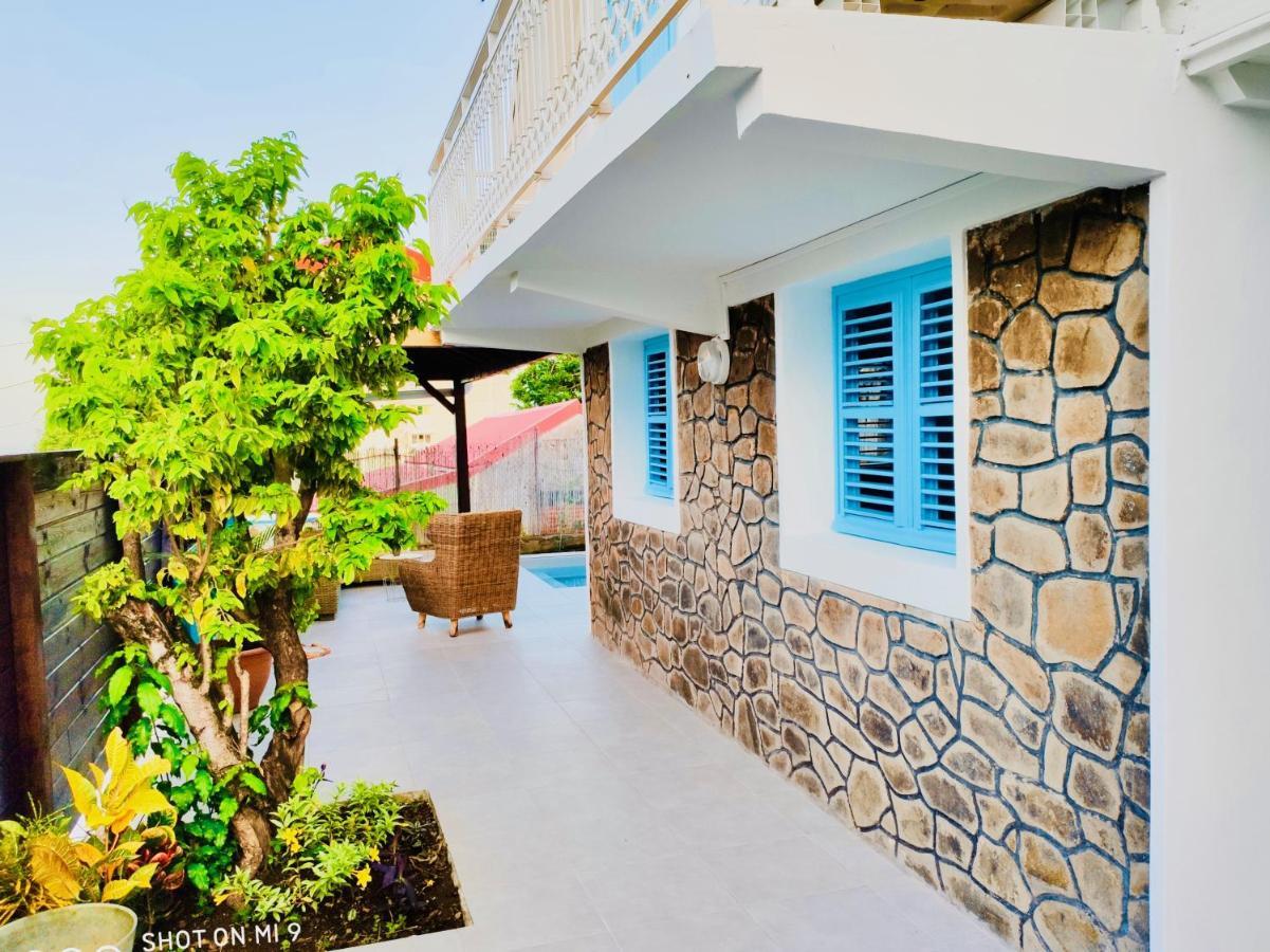 Location Maison Bleue Avec Piscine Privative Au Carbet Martinique Le Carbet Esterno foto