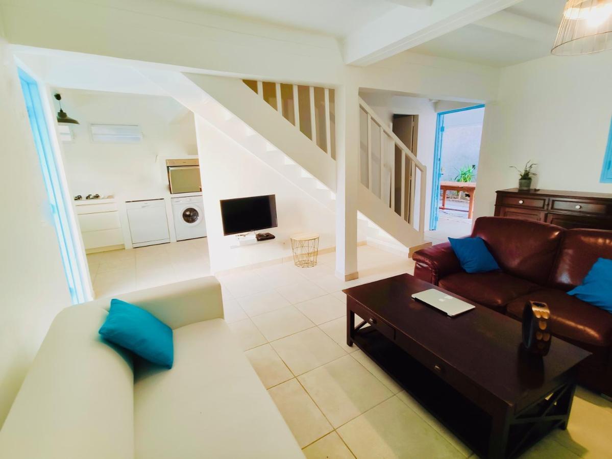 Location Maison Bleue Avec Piscine Privative Au Carbet Martinique Le Carbet Esterno foto