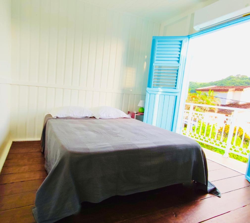 Location Maison Bleue Avec Piscine Privative Au Carbet Martinique Le Carbet Esterno foto