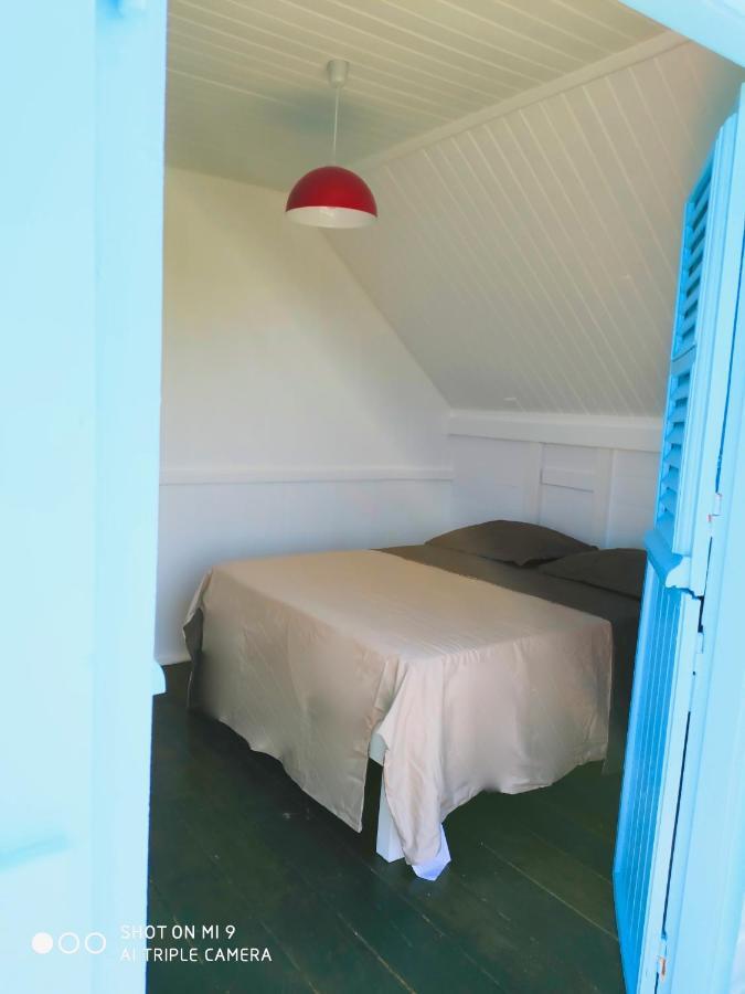 Location Maison Bleue Avec Piscine Privative Au Carbet Martinique Le Carbet Esterno foto