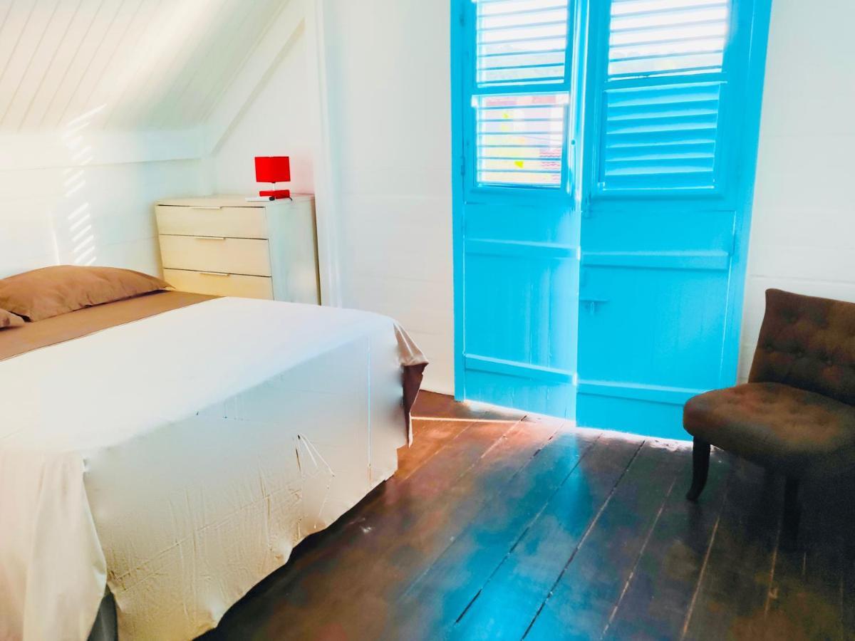 Location Maison Bleue Avec Piscine Privative Au Carbet Martinique Le Carbet Esterno foto