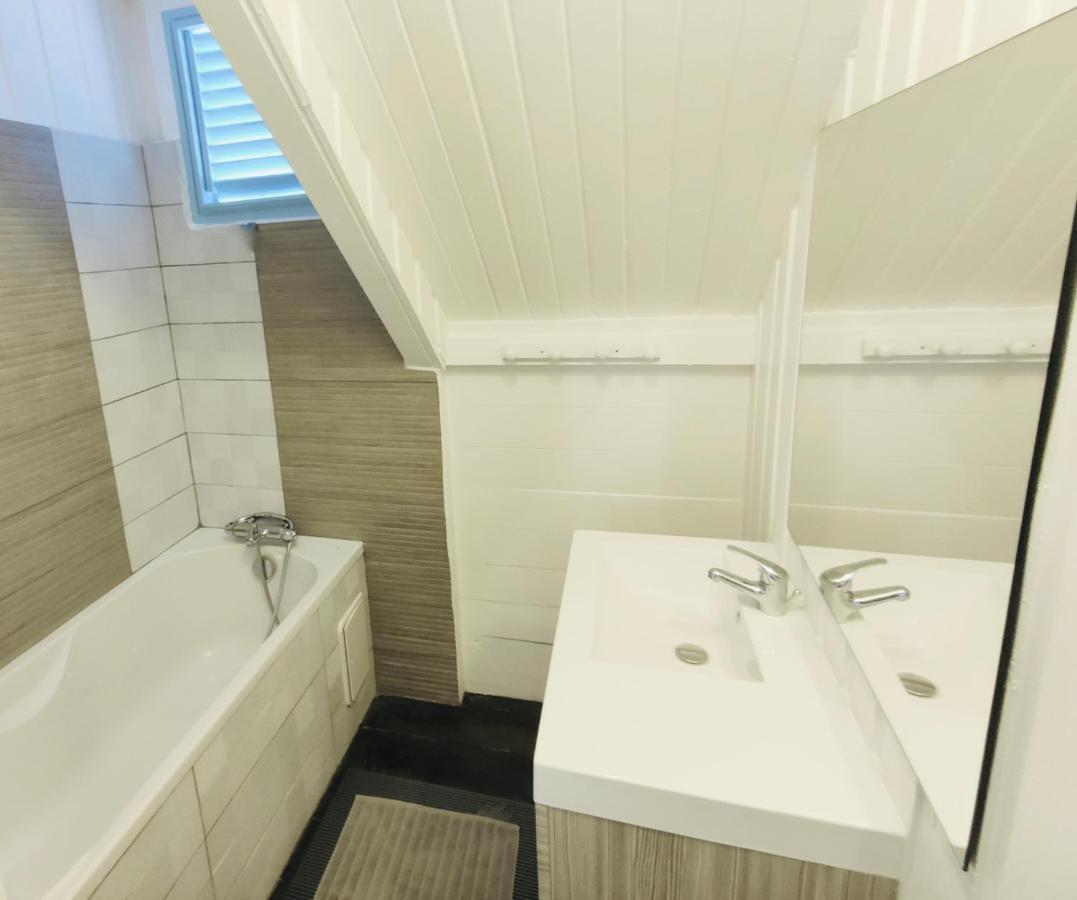 Location Maison Bleue Avec Piscine Privative Au Carbet Martinique Le Carbet Esterno foto