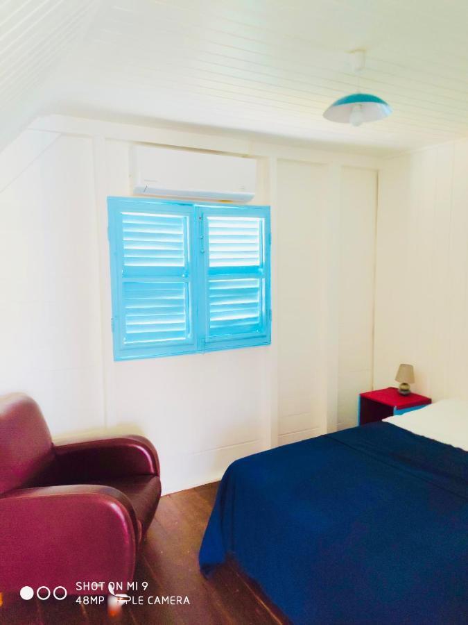 Location Maison Bleue Avec Piscine Privative Au Carbet Martinique Le Carbet Esterno foto